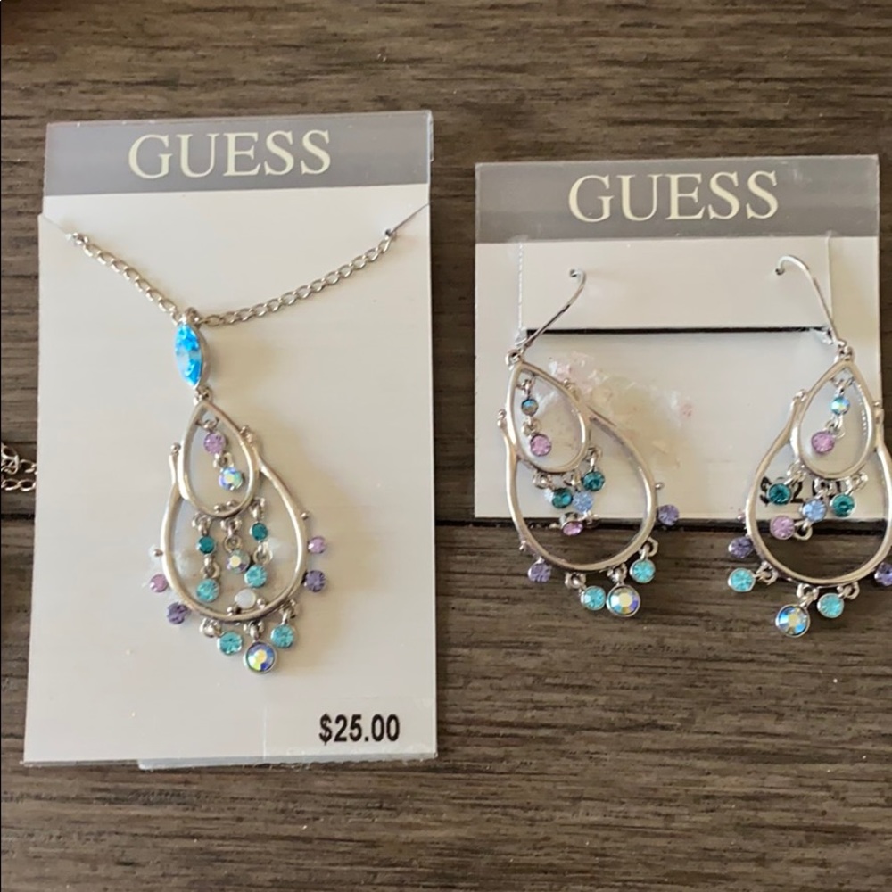 Guess necklace & earring set